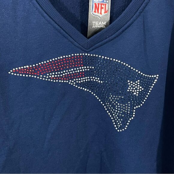 NWT NFL New England Patriots Rhinestone Logo Navy V-Neck Pullover Sweatshirt 2X - Picture 6 of 8